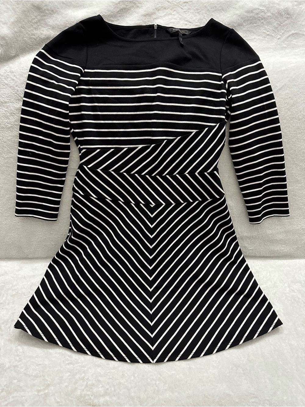 BCBGMAXAZRIA striped skater dress with a back zipper Size M
